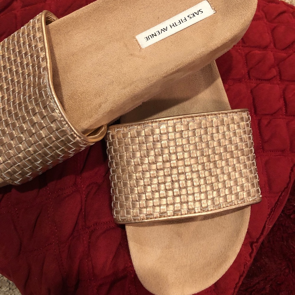 Saks fifth avenue rose gold braided pool slides